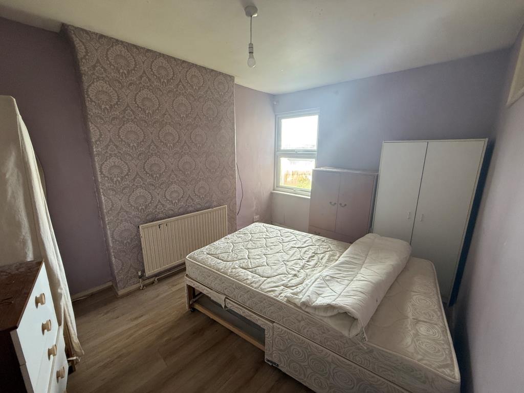 Lot: 71 - FREEHOLD TWO-BEDROOM TERRACE HOUSE - Bedroom